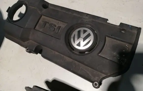 Volkswagen PASSAT B7 Engine cover (trim) 03C103925AM 03C103925AA