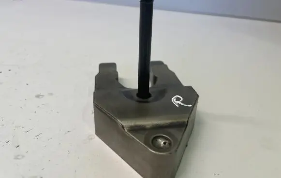 Nissan X-Trail T30 Fuel Injector clamp holder