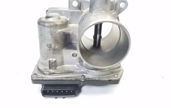 Toyota Yaris Throttle valve 261000N030