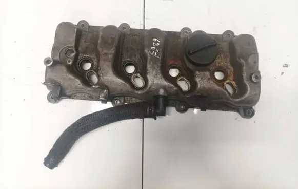 Hyundai Trajet Rocker cam cover 