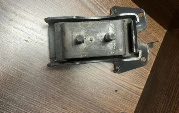 Iveco Daily 3rd gen Engine mount bracket 504046294EB 7421005