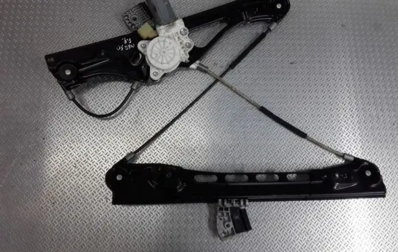 Mercedes-Benz E W211 Front door window regulator with motor 2117200246
