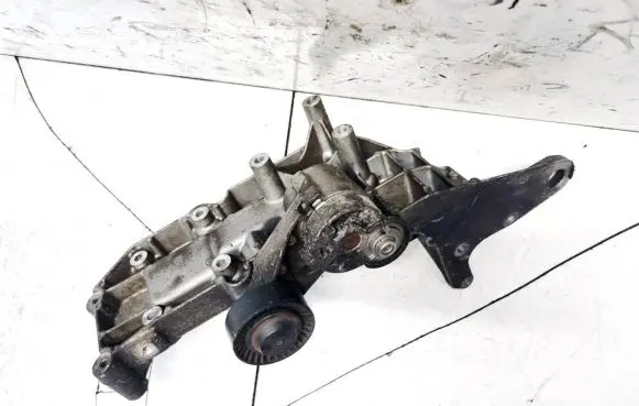 Volvo V70 Engine mounting bracket 8642196