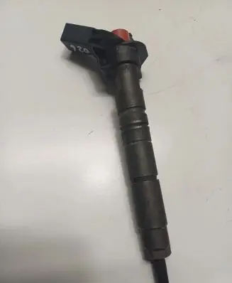 Mercedes-Benz C W204 Fuel injector A6420701187