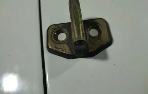 Volvo S70 V70 V70 XC Front door lock loop/hook striker 9152664