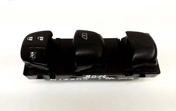 Nissan Pulsar Electric window control switch