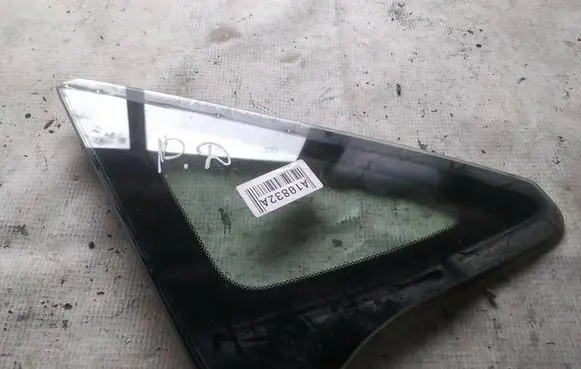 Honda FR-V Front triangle window/glass as2