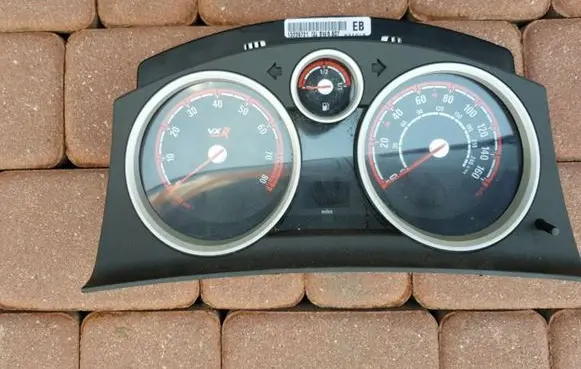 Opel Astra H Speedometer (instrument cluster) 13239721