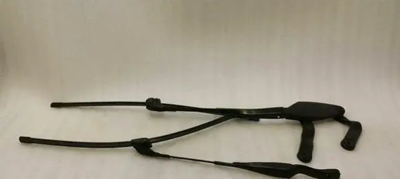 Mercedes-Benz E AMG W211 Front wiper blade arm A2118201144