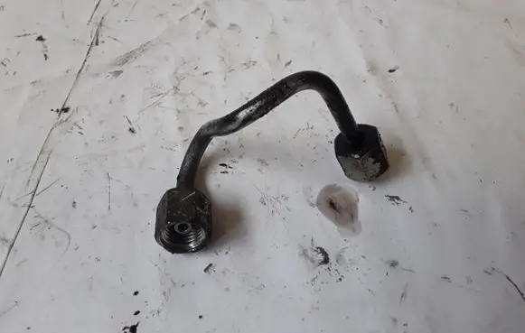 Volkswagen PASSAT B7 Fuel injector supply line/pipe NOCODE