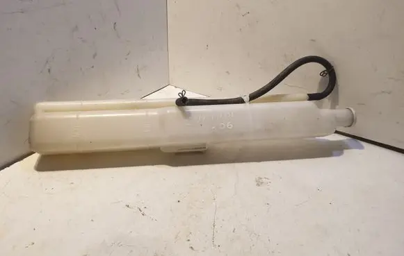 Mitsubishi Outlander Windshield washer fluid reservoir/tank