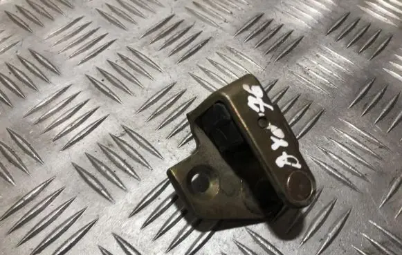Ford Mondeo MK II Front door lock loop/hook striker f21982ab