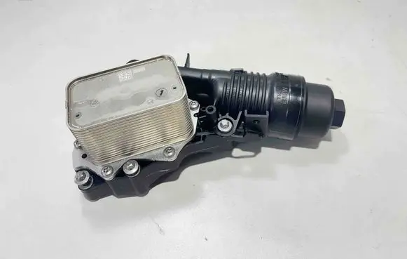 BMW 1 F40 Oil filter mounting bracket 1185812