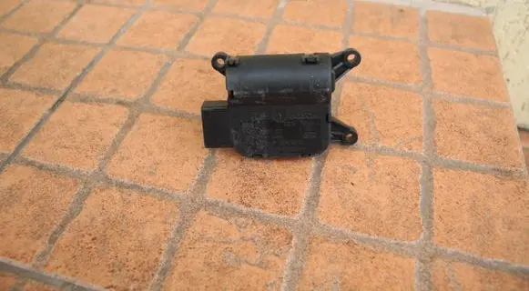 Audi A4 S4 B6 8E 8H A/C air flow flap actuator/motor 8E1820511F