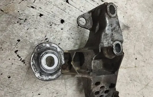 Audi A4 S4 B6 8E 8H Engine mounting bracket 8E0199351C