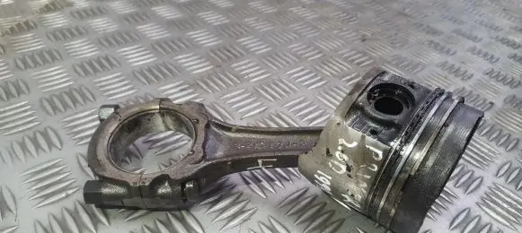 Nissan Primera Piston with connecting rod