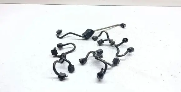 BMW 5 E60 E61 Fuel injector supply line/pipe 