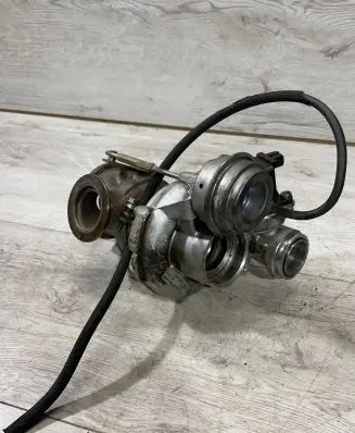 BMW 5 F10 F11 Turbo 7576985 MGT2256S 0017195002