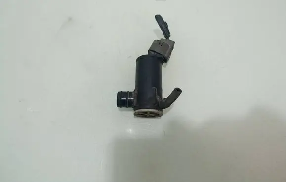 KIA Sportage Windscreen/windshield washer pump 985102S000