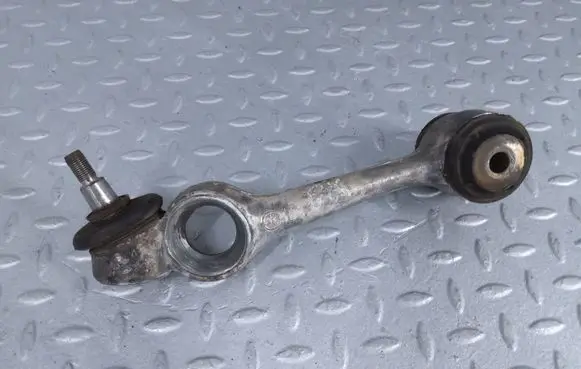 Mercedes-Benz 200 300 W123 Front control arm A1233304607 1233304607