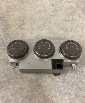 Subaru Impreza IV Air conditioning/heating control unit 72311FE070