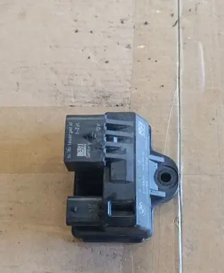Glow plug pre-heat relay