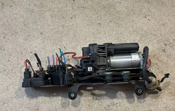 Audi e-tron Air suspension compressor/pump 4KE616005E