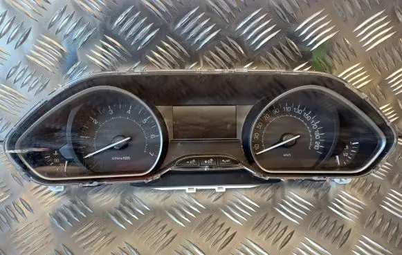 Peugeot 208 Speedometer (instrument cluster) 9822621180 E137WWLL1300 E137HWK2