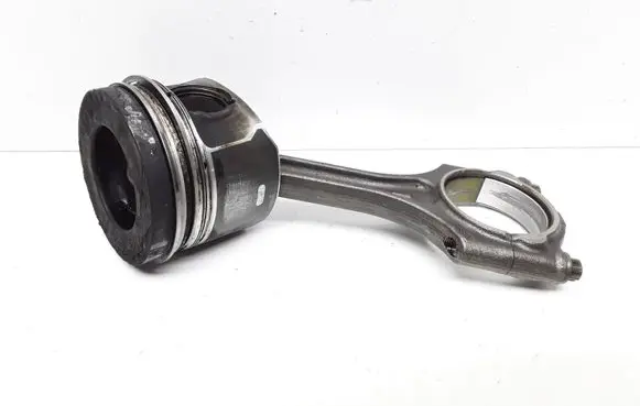 Volvo V60 Piston with connecting rod 82L187