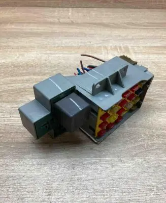 Chrysler PT Cruiser Fuse module P04794669AD 4793408 669AD