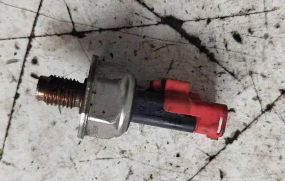 Fuel pressure sensor