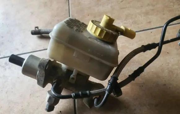 Skoda Octavia Mk2 (1Z) Master brake cylinder 641B8
