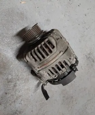 Volkswagen Golf IV Generator/alternator 028903028D 0124325003