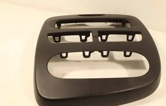 Renault Clio IV Radio/GPS head unit trim 682601558R