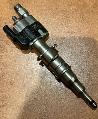 BMW 3 E92 E93 Fuel injector 7585261 13537585261