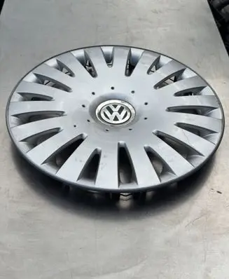 Volkswagen PASSAT B7 R16 wheel hub/cap/trim 3C0601147B