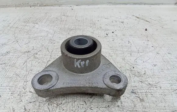 Volvo XC90 Engine mount bracket 8666205