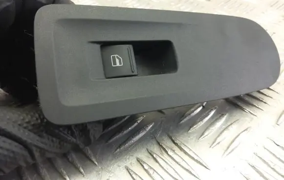 Volkswagen e-Up Electric window control switch 1S0867255E