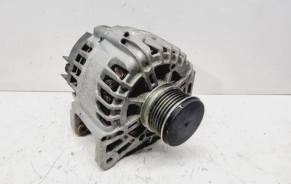 Renault Captur Generator/alternator 2627732A 231001318R