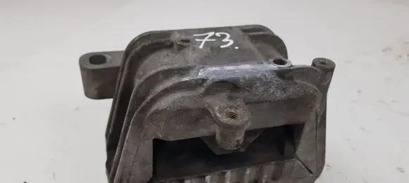 Volkswagen PASSAT B6 Engine mount bracket 1K0199262