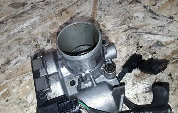 Renault Laguna III Throttle valve H8200330812 8200330810E