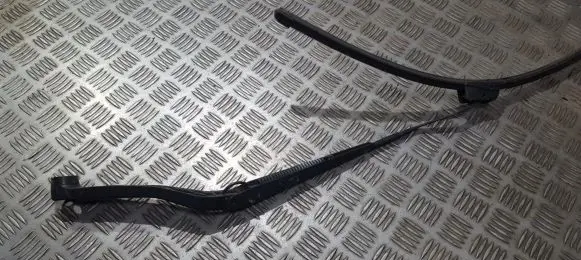 Opel Insignia A Front wiper blade arm 13227401