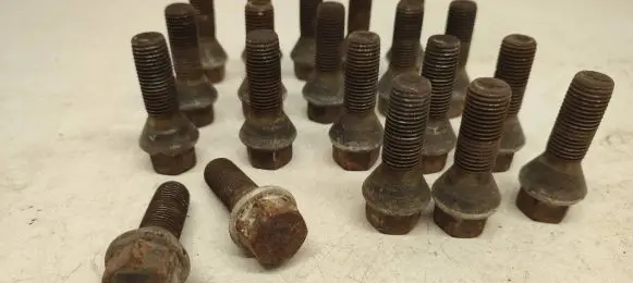 Volvo V70 Nuts/bolts 