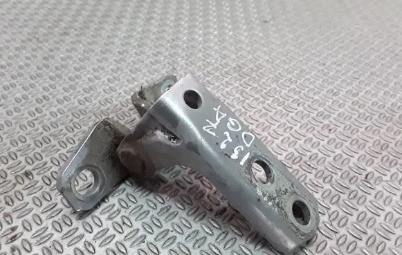 Mitsubishi Lancer X Rear door lower hinge