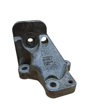 Engine mounting bracket