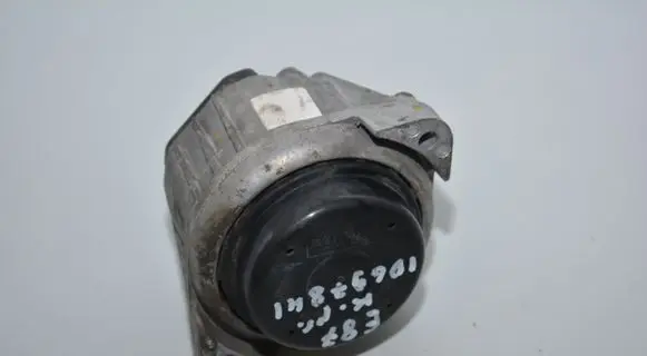 BMW 1 E81 E87 Engine mount bracket
