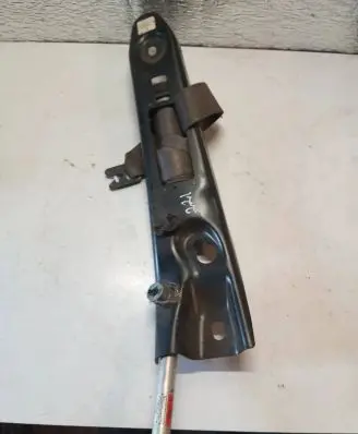 Volvo V70 Front seatbelt 8686632