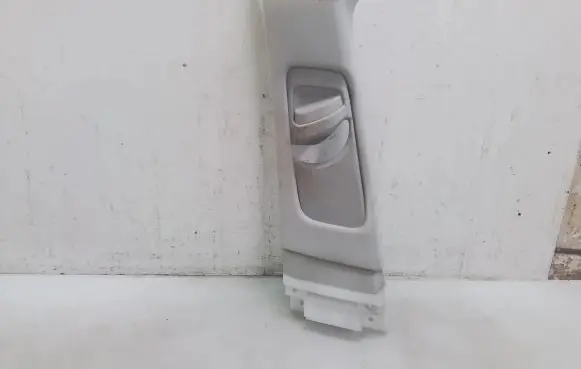 Toyota Avensis T250 (B) pillar trim (top)