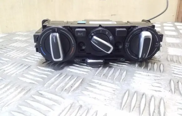 Volkswagen Up Climate control unit 901517000008 1S0820045S
