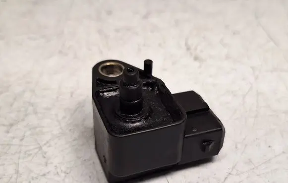 BMW 5 E39 Air pressure sensor 2246977 13622246977